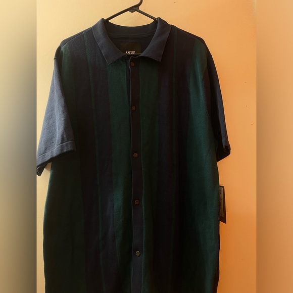 ***2 BRAND NEW Men’s button up shirt Vans XL - Picture 3 of 4